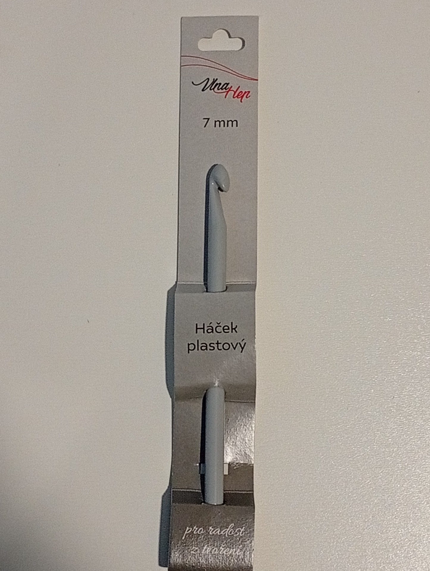 Háček plastový 7 mm